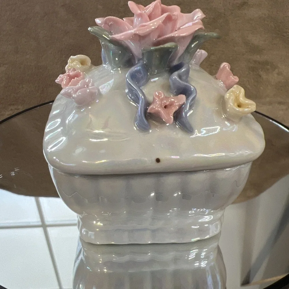 Vintage Lusterware Pink‎ White 3D Roses Trinket Vanity Box 2.5